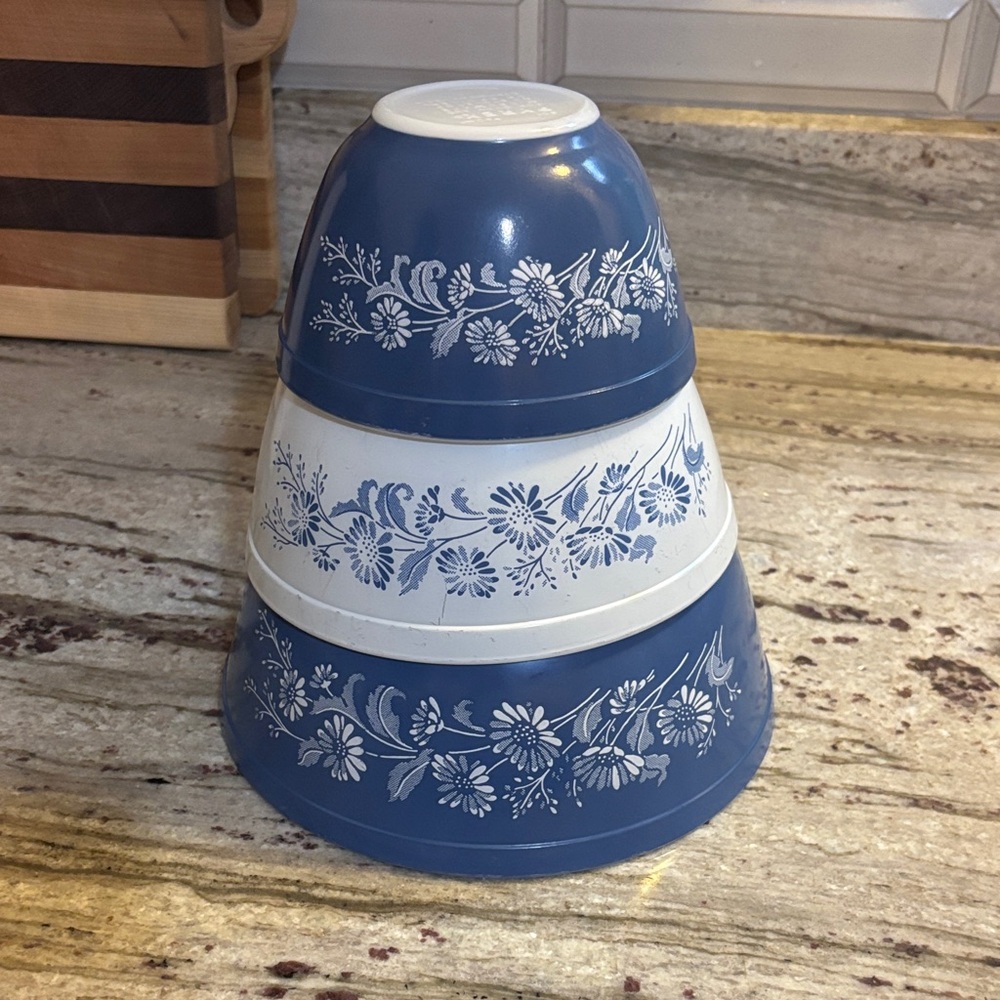 Pyrex Blue and White colonial mist Floral Nesting Mixing Bowls set of 3